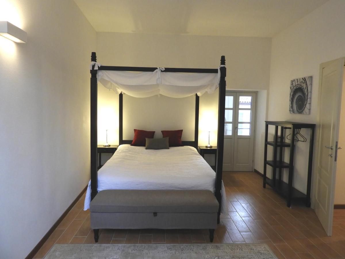 Villa Maghetti - Modernized Flat In Historic Palazzo In The Center Of Luino Eksteriør bilde