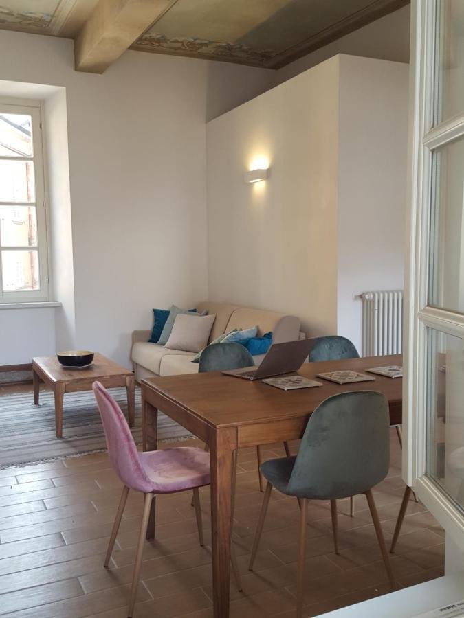 Villa Maghetti - Modernized Flat In Historic Palazzo In The Center Of Luino Eksteriør bilde