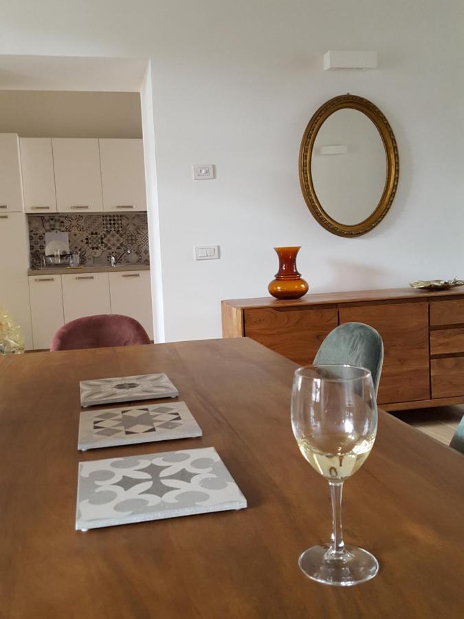 Villa Maghetti - Modernized Flat In Historic Palazzo In The Center Of Luino Eksteriør bilde