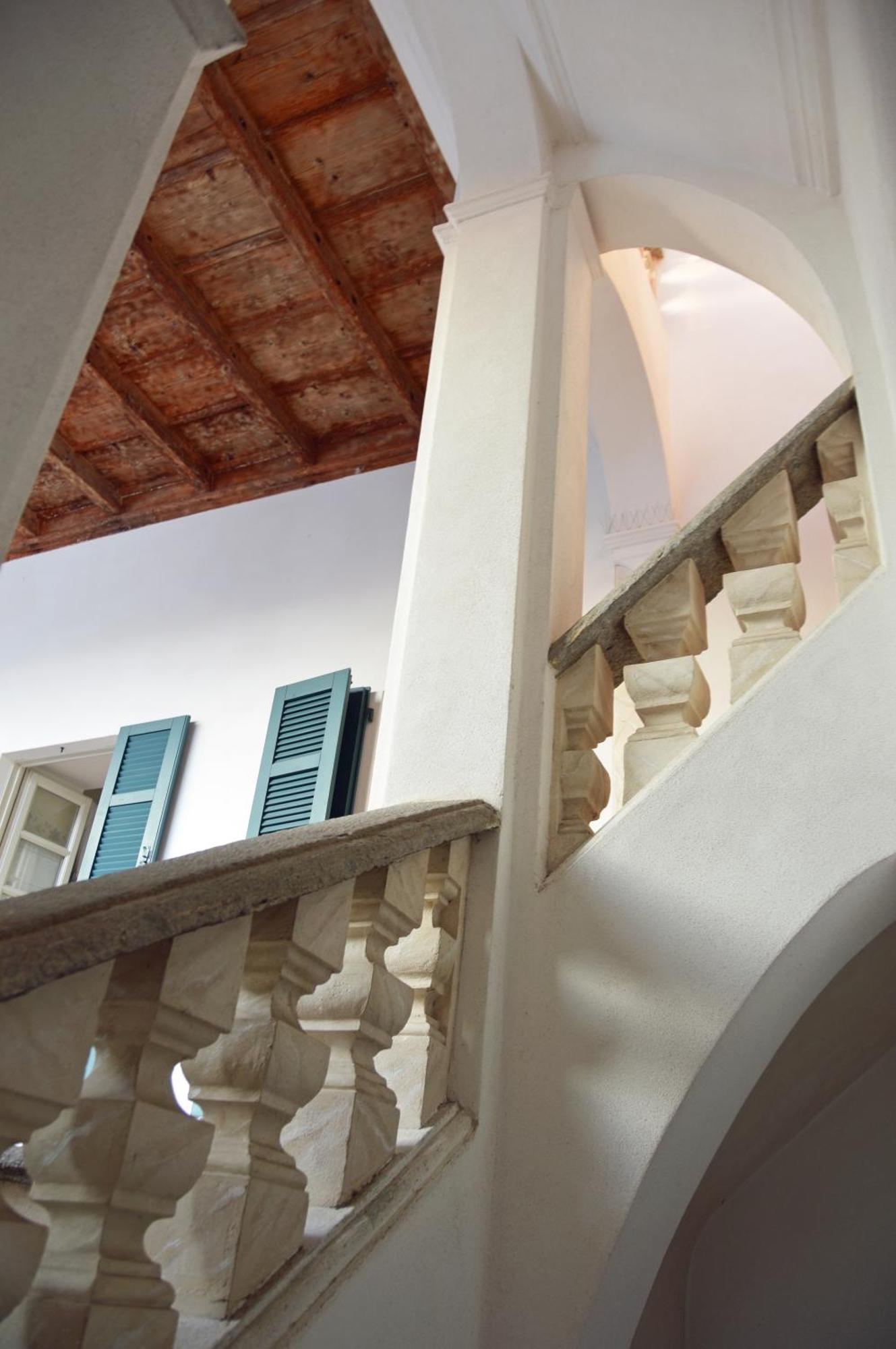 Villa Maghetti - Modernized Flat In Historic Palazzo In The Center Of Luino Eksteriør bilde